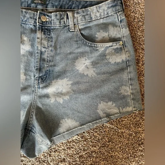 5/$25 Wild Fable Super High-Rise Cutoff shorts size 17 - Picture 3 of 5